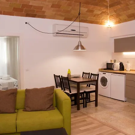 Pauet Apartman *